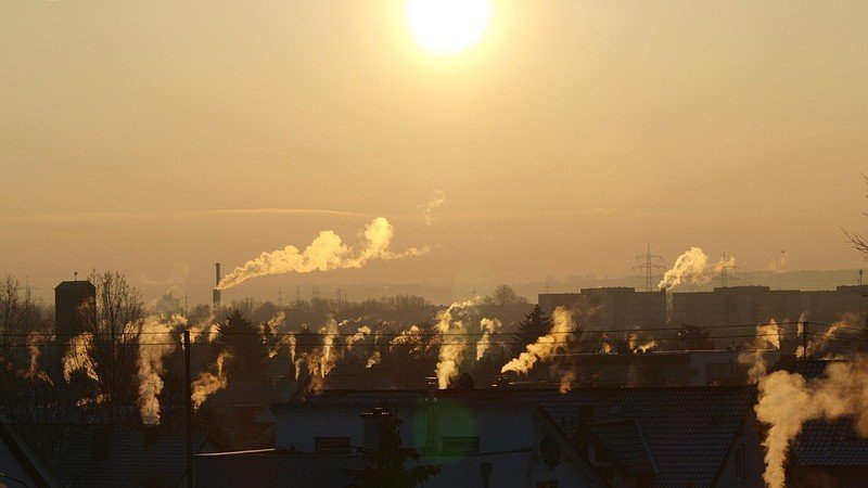 UE krytykuje "Czyste Powietrze"  i dotacje do pieców na węgiel